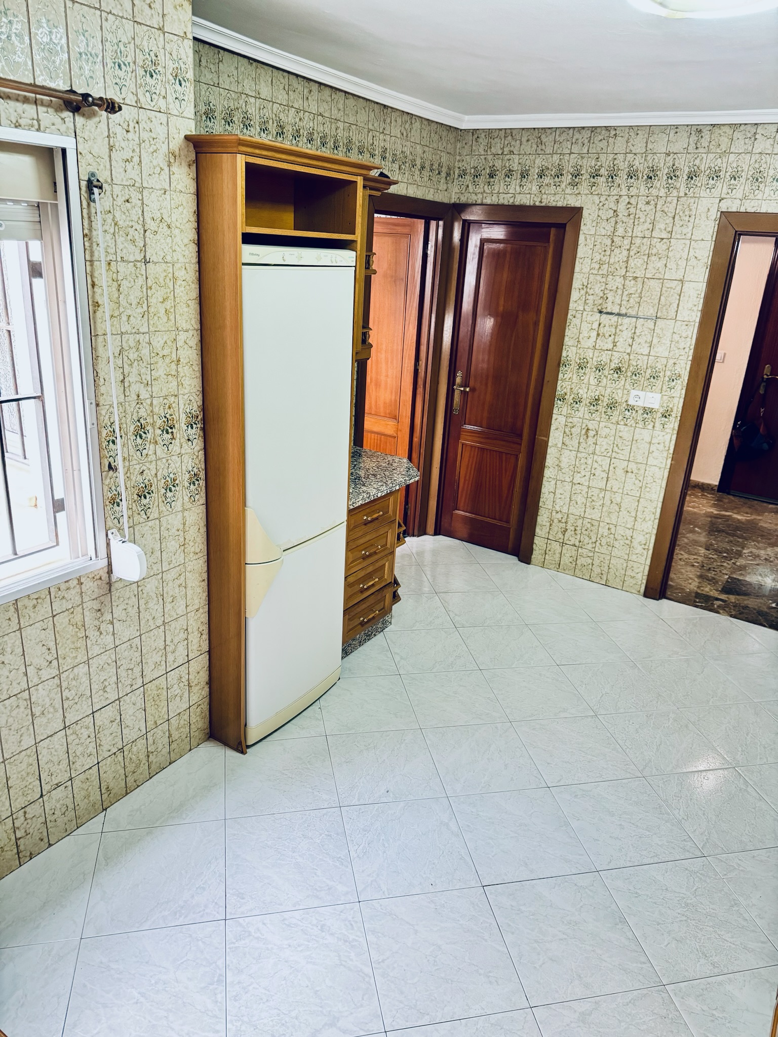 Cocina · frigorífico y entrada